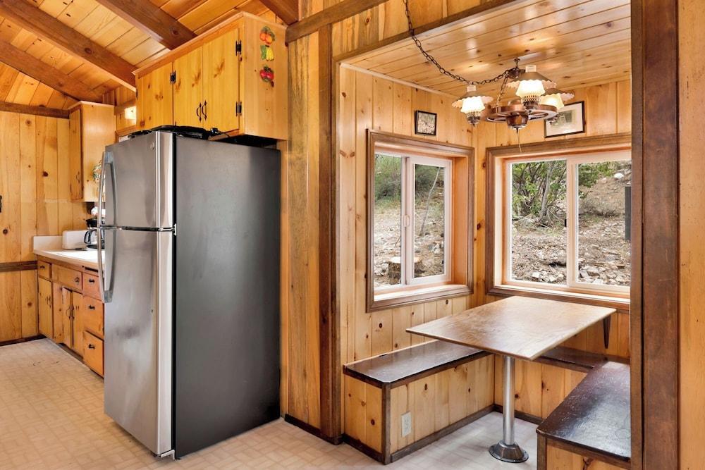 Cabin Idle Ours #933