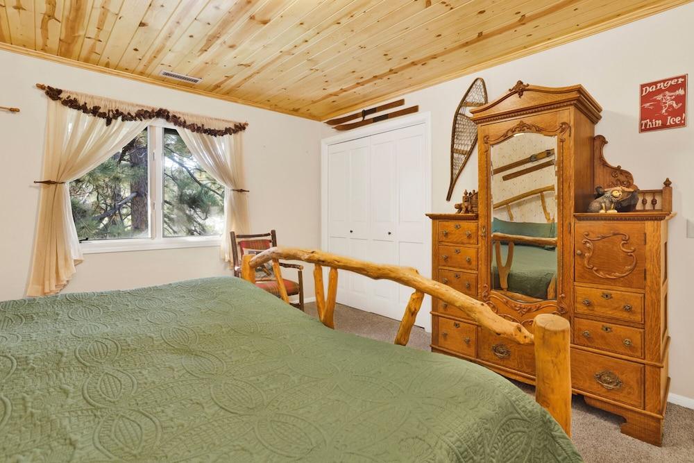 Cove Lakefront Chalet #2098