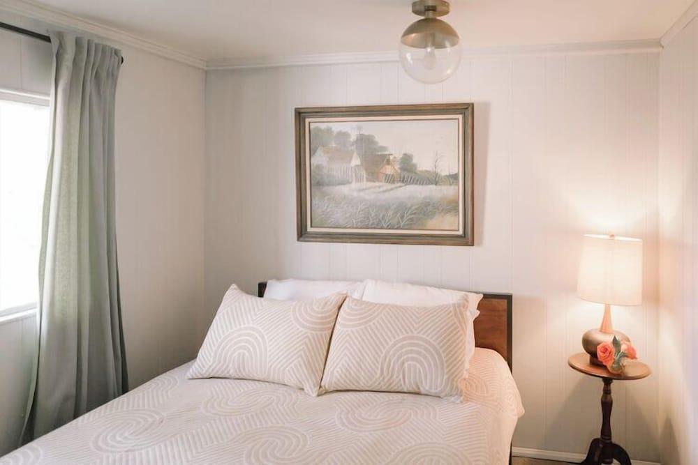 OAK Knoll Unit 9 #2407