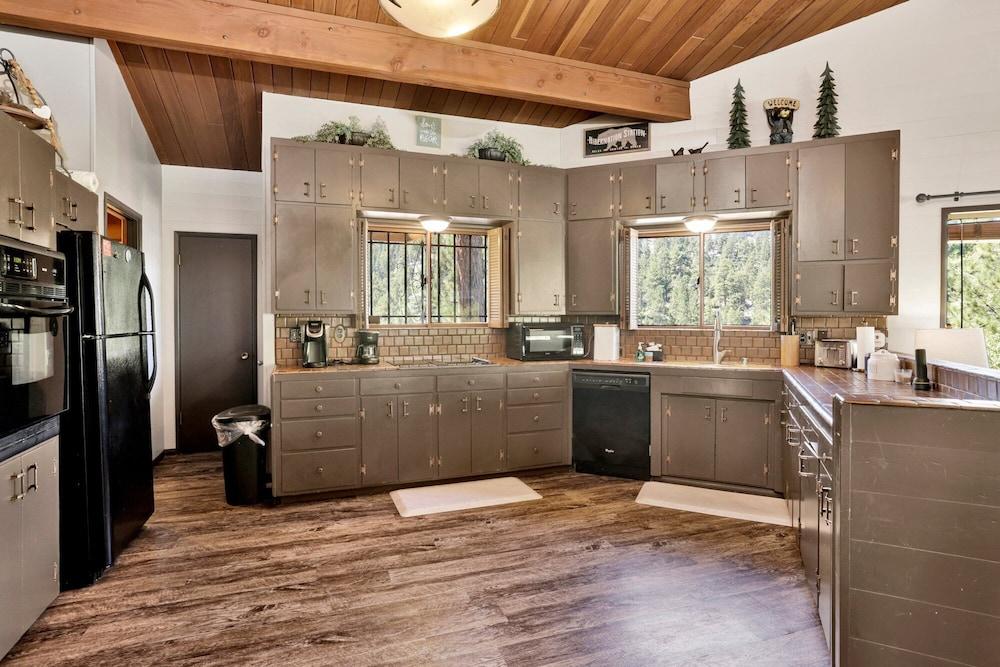 Cove Lakeview Cabin #2064