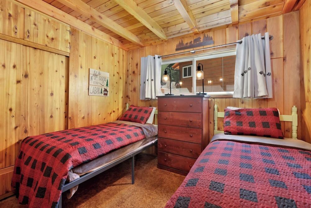 Bear CUB Cabin #2069