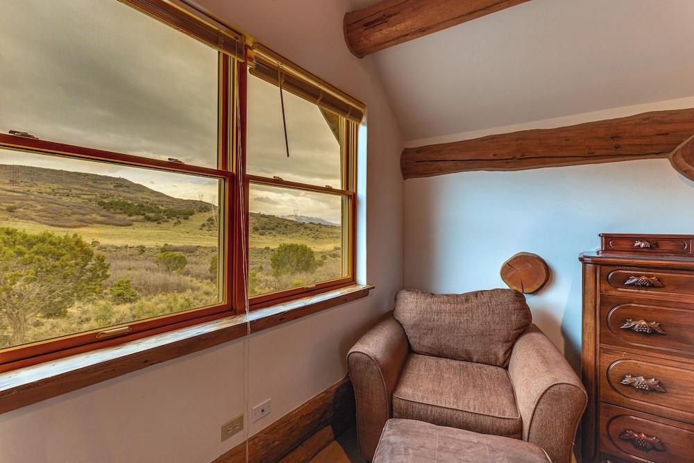 Spacious Rifle Cabin w/ Deck + Mountain Views!