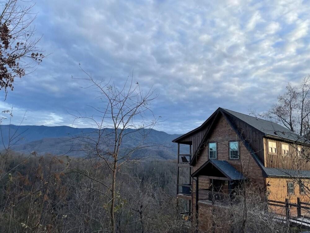 Brand New Chalet With Spectacular Views- Ursa Mons