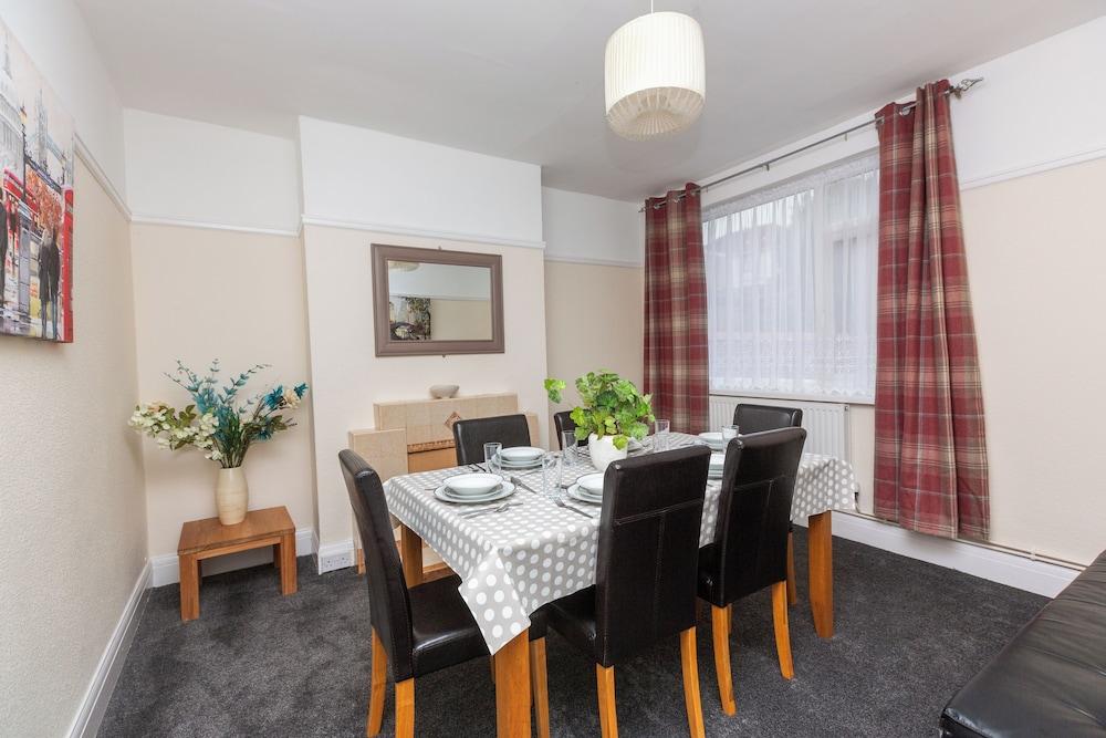 Superior three bedroom house with sea view