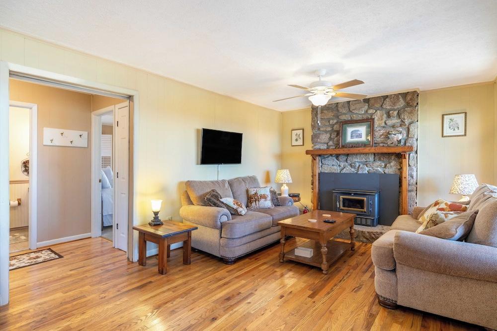 Deck w/ Forest Views, Ping Pong Blue Ridge Mtn Escape Ash Vale by Avantstay