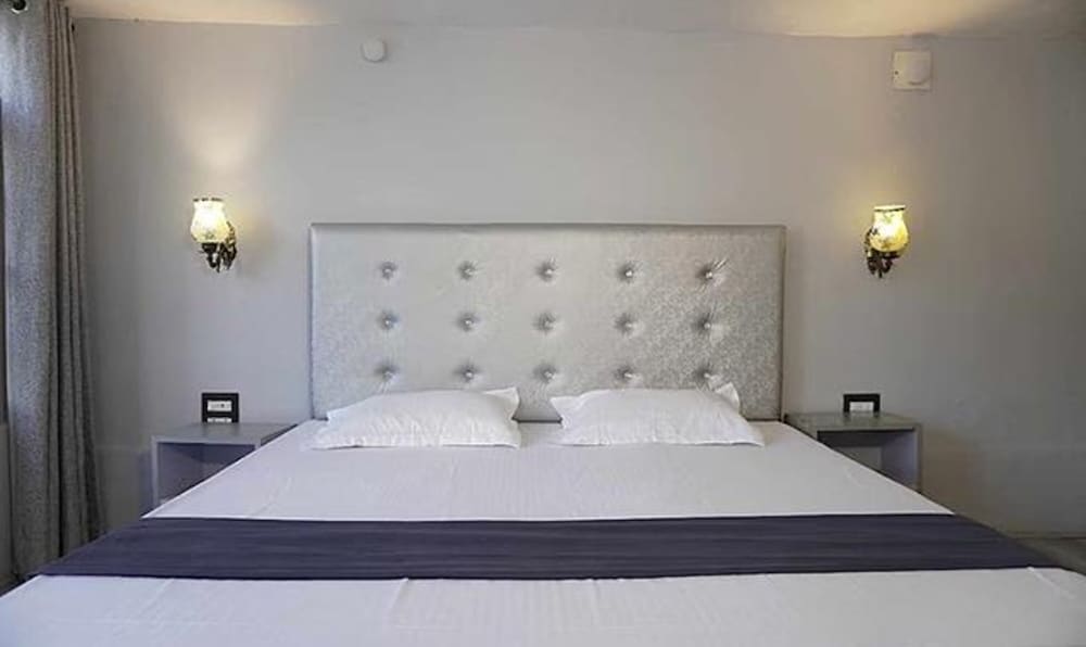 Fabhotel Farsal Villa