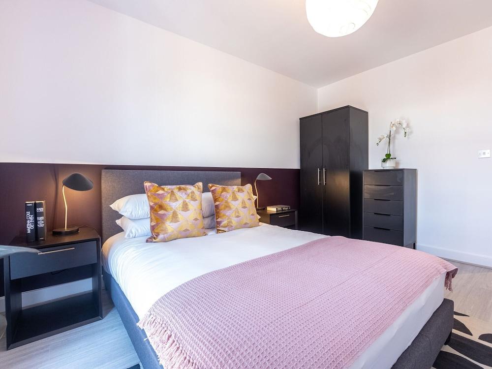 Victoria Square Two-bed Accommodation by Belvilla