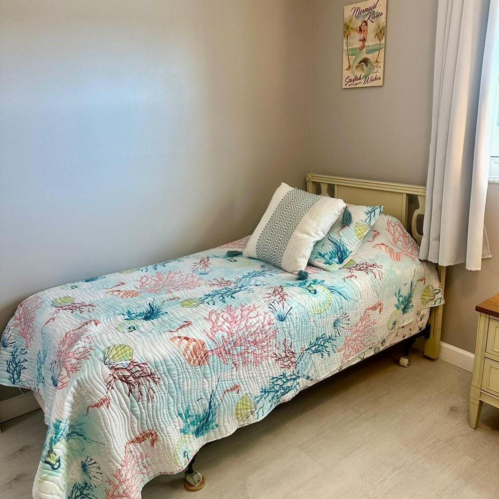 Beach Bliss 2BR Tropical Retreat Heated Pool