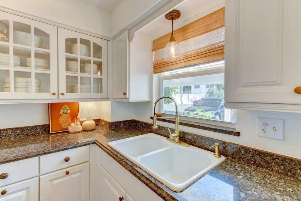 Coastal Paradise Condo Steps To Crescent Beach