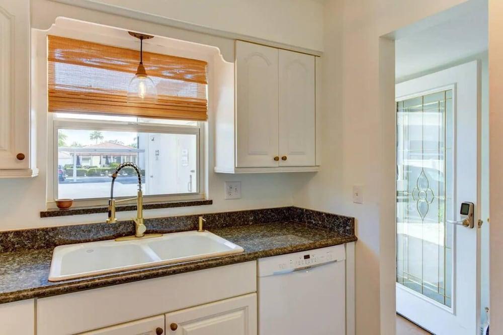 Coastal Paradise Condo Steps To Crescent Beach