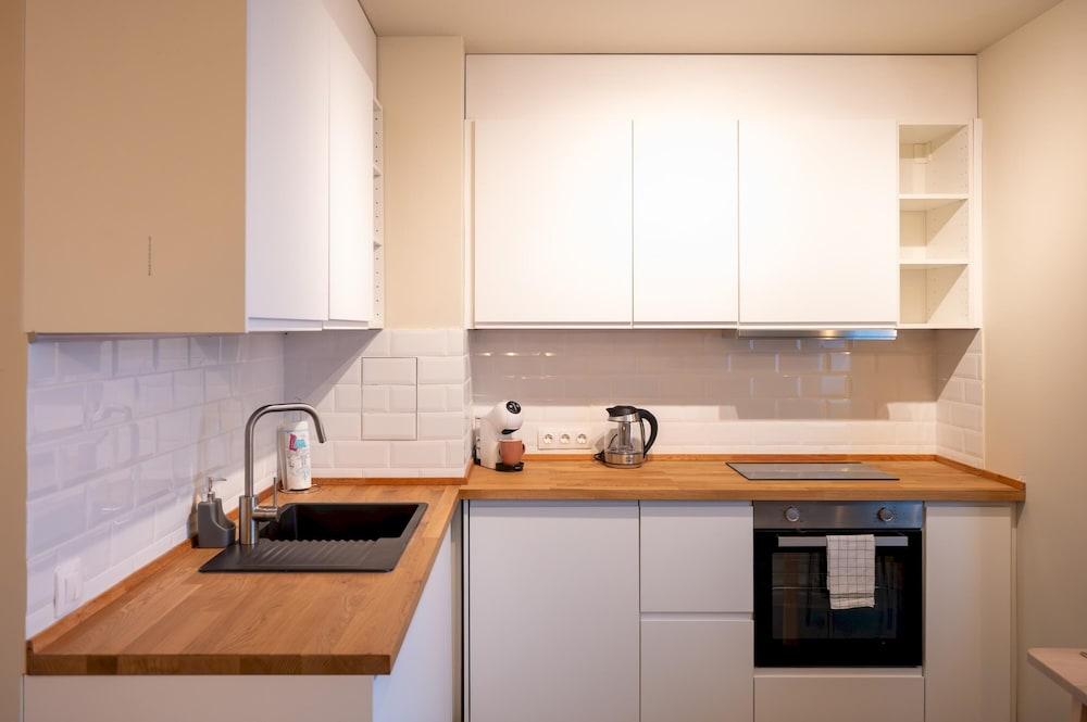 Design 1bdr Apartment Near City Center