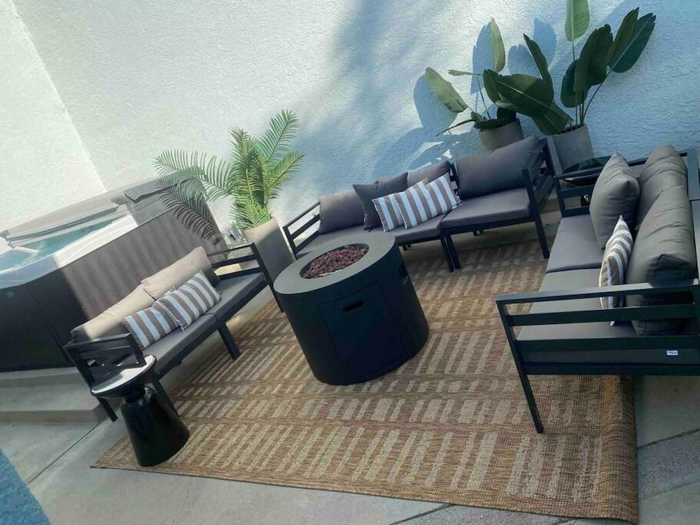 Hollywood Hills Sunset Strip Home w Hottub