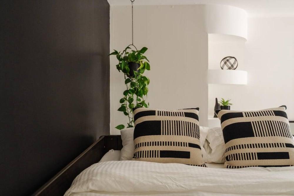 Hollywood Hills Sunset Strip Home w Hottub