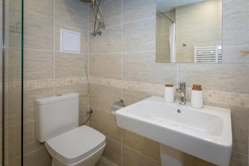 Modern and Bright Apartments Near Center