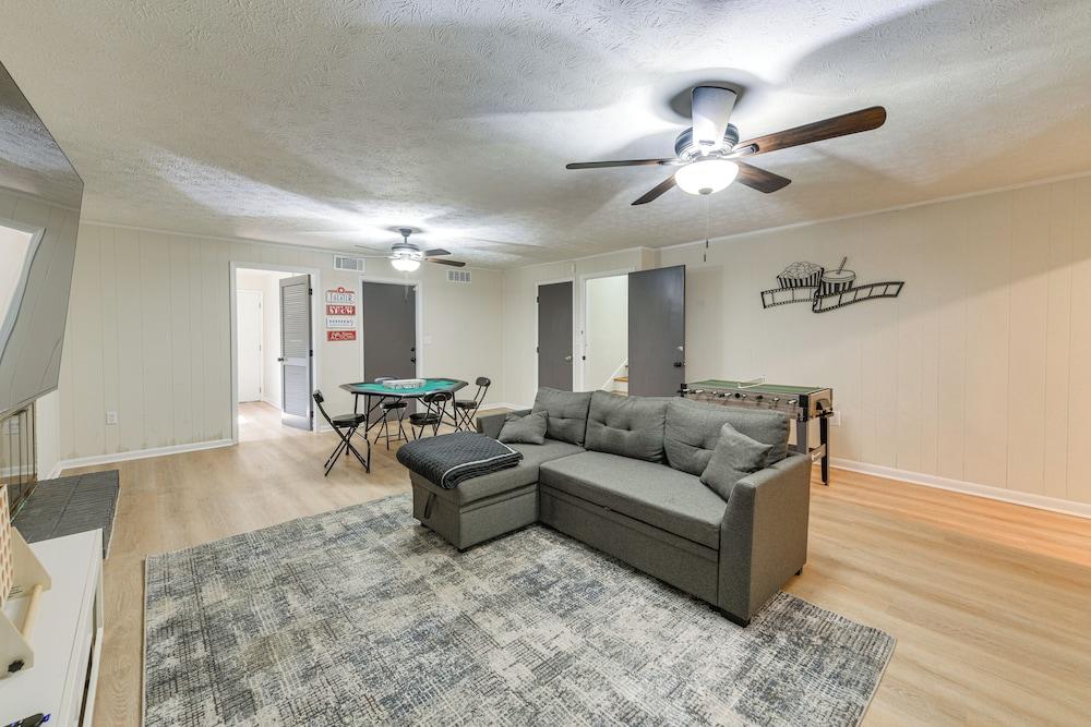 Inviting Columbus Home w/ Deck: 7 Mi to Downtown!