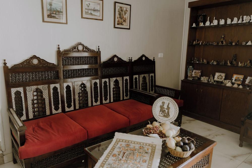 Jimmy Pyramids Hotel