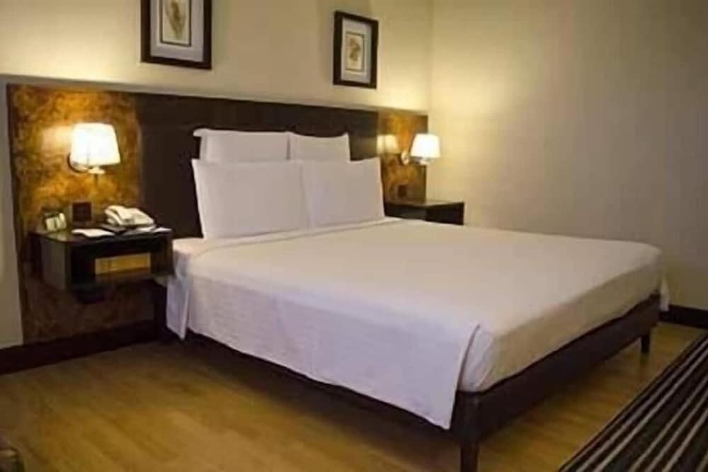 Diamond Luxe Hotel Lahore