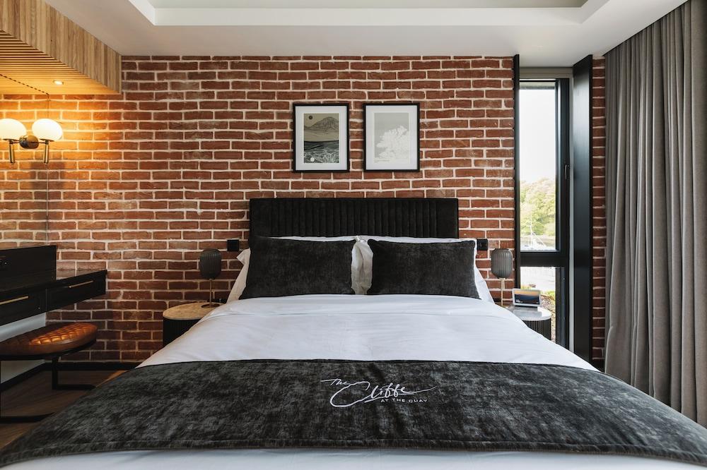 The Cliffe at the Quay