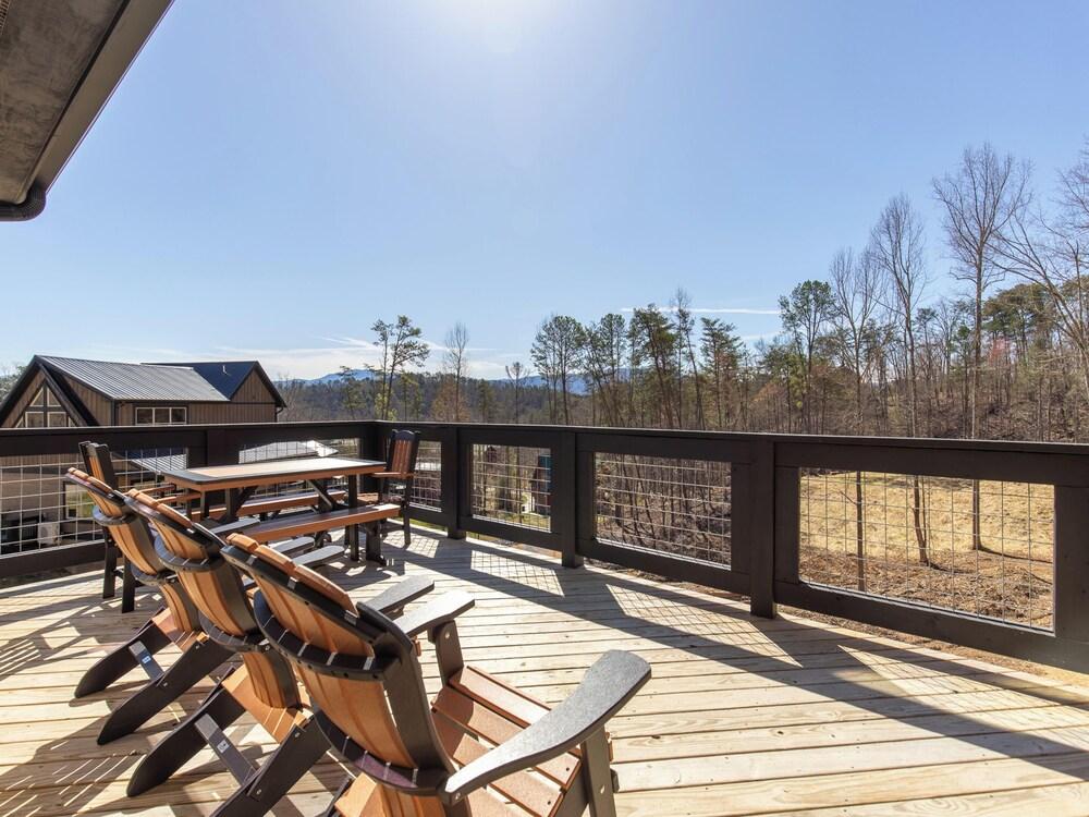 Bear Elegance by Smoky Cove Resort