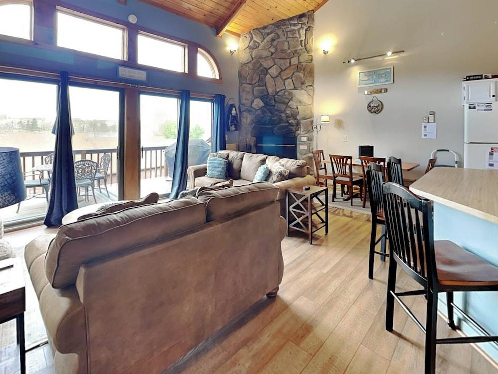 Sunplace 30 by Taylor Made Deep Creek