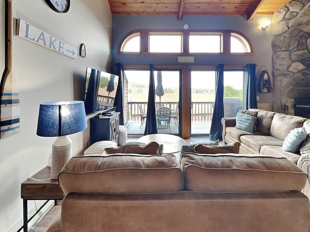 Sunplace 30 by Taylor Made Deep Creek