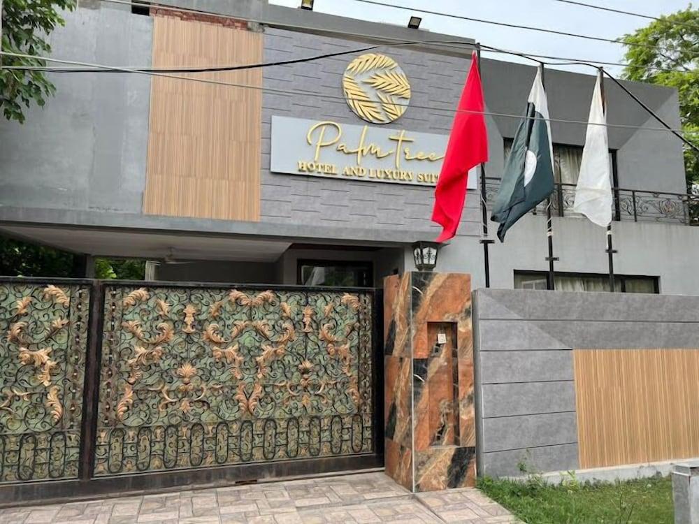 Palm Tree Hotel & Suites