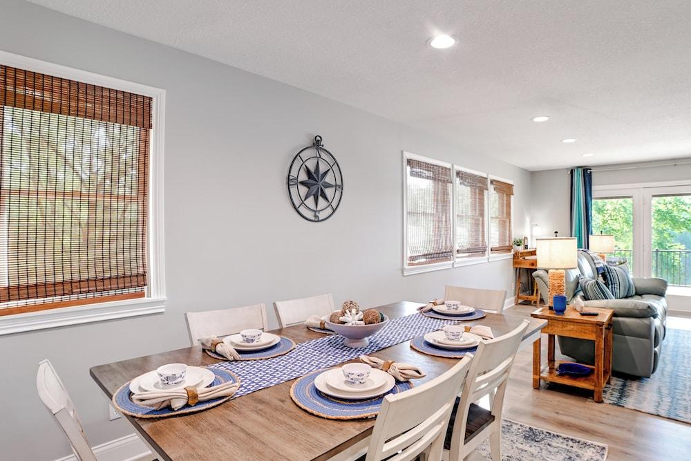 Beautiful Kentucky Lake Getaway w/ Dock & Deck!