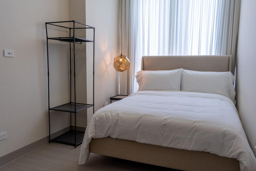 Arcadia Condo Suites