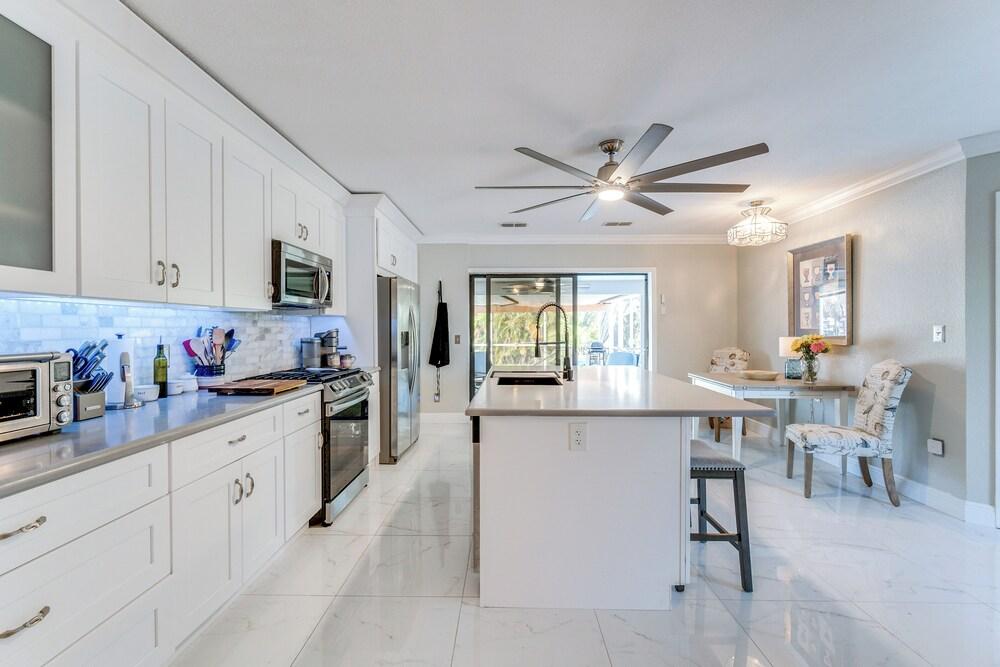 Port Charlotte Home w/ Lanai & Saltwater Pool!