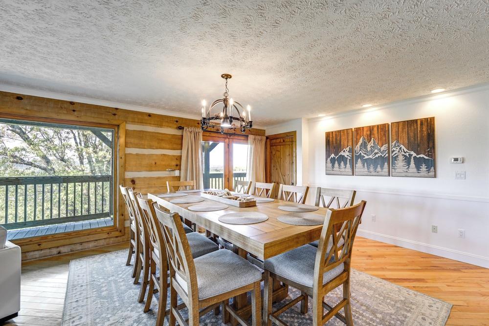 Panoramic Mtn Views: Spacious Tennessee Home!