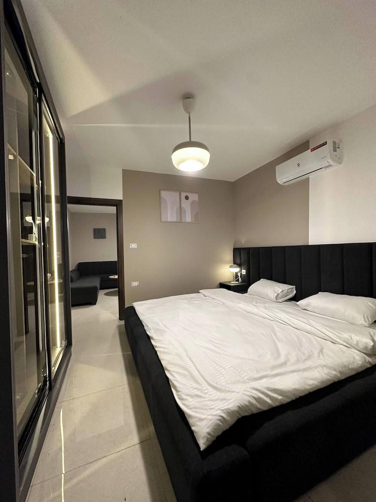 Stylish Luxe Apartment