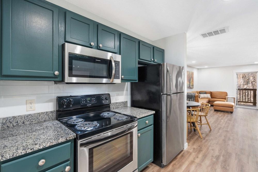 Vineyards Stonewall Escape Sleek, Modern Retreat