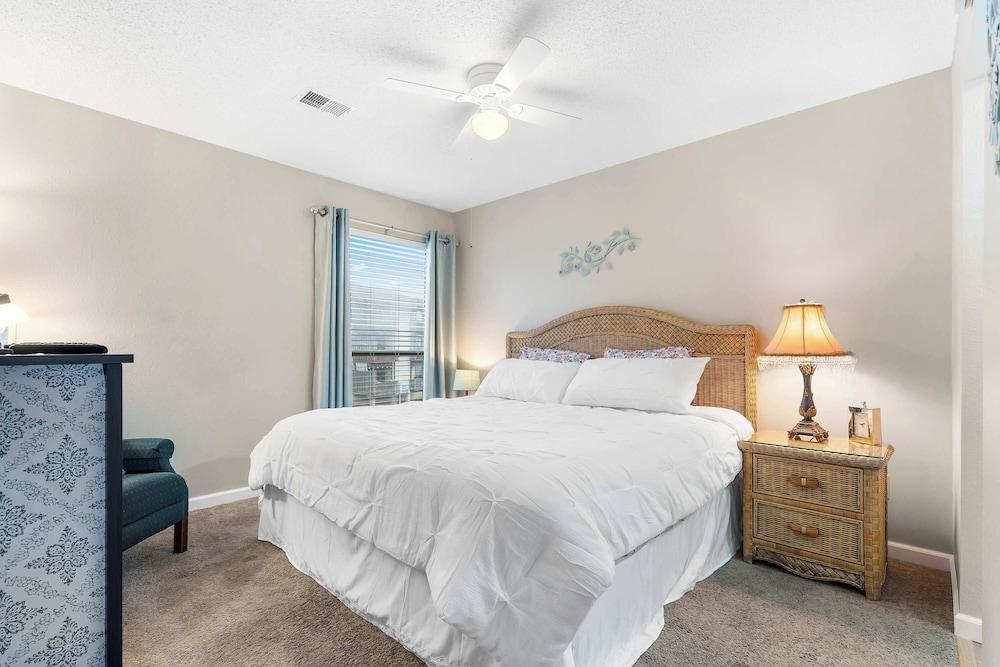 Great Day - Picture-perfect Condo in Pointe Royale