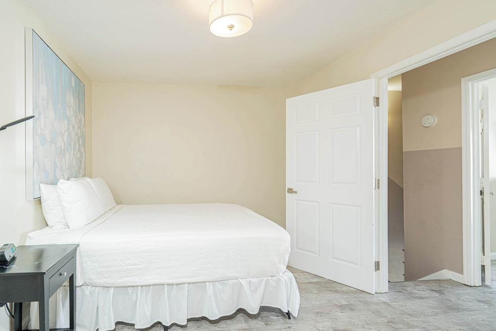 Long Island at Laguna Point