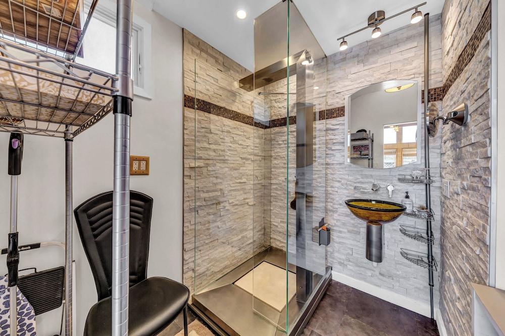 Snuggle Inn A Romantic Couples Retreat!