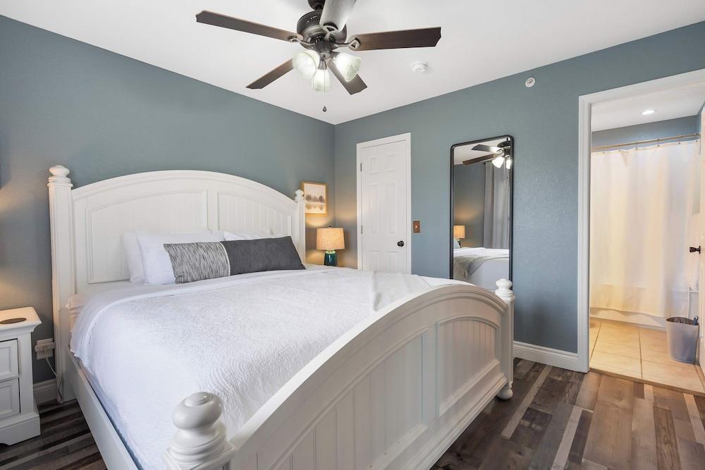 Eagle's Nest at The Club- Chic 2BR Golf View Condo