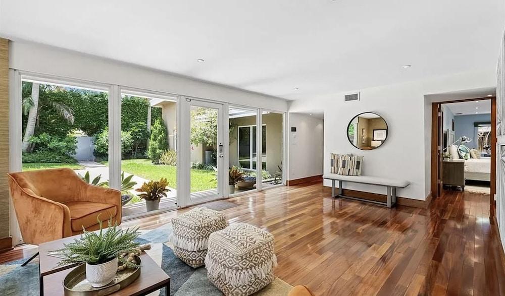 Wilton Manors Stunning Gated Oasis