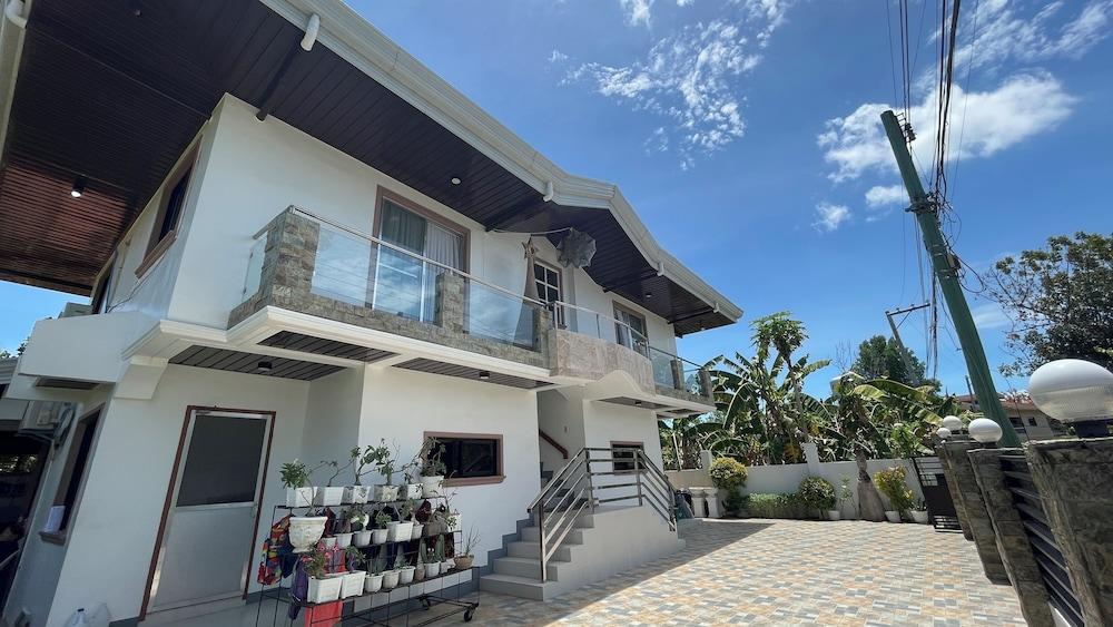 Sonrisa - Golden Meadows by Hiverooms