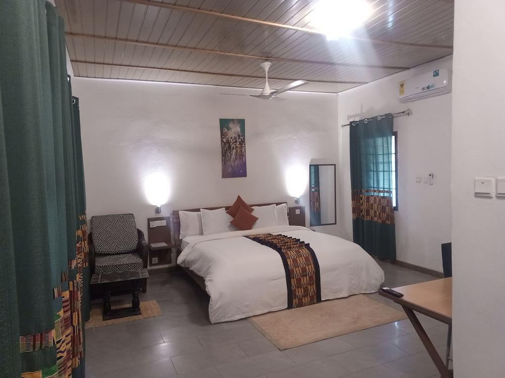 Mekandi Riverside Resort