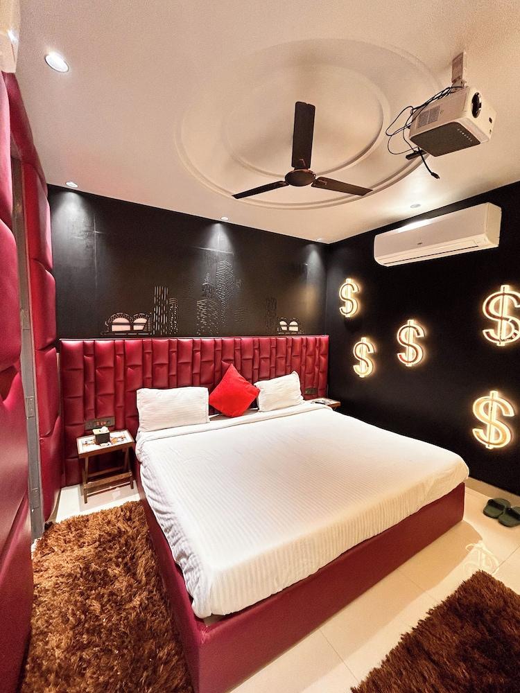 Orsom Stays Sassy - Sector 42