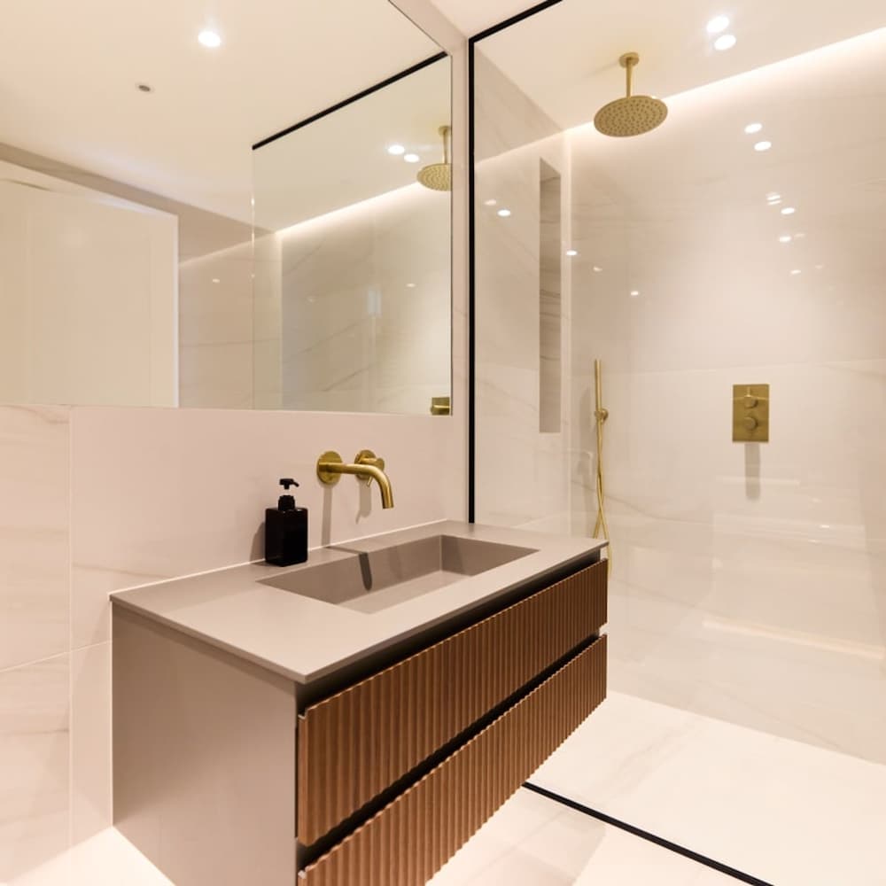 The Temple Fortune Crib - Lovely 3bdr House With Balcony and Parking