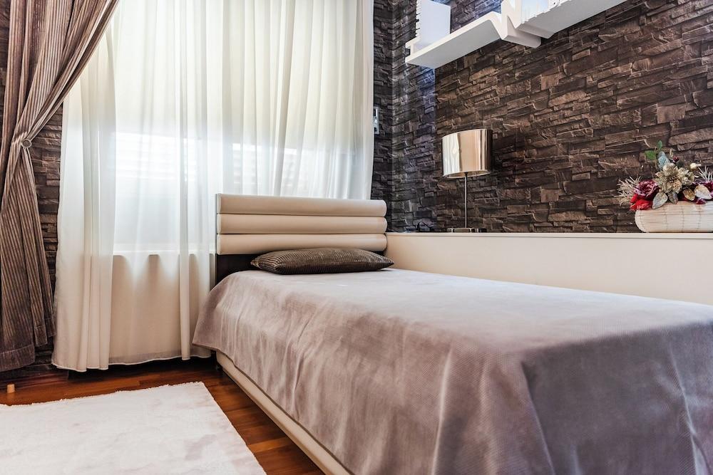 Vollga Luxury Seafront Suite