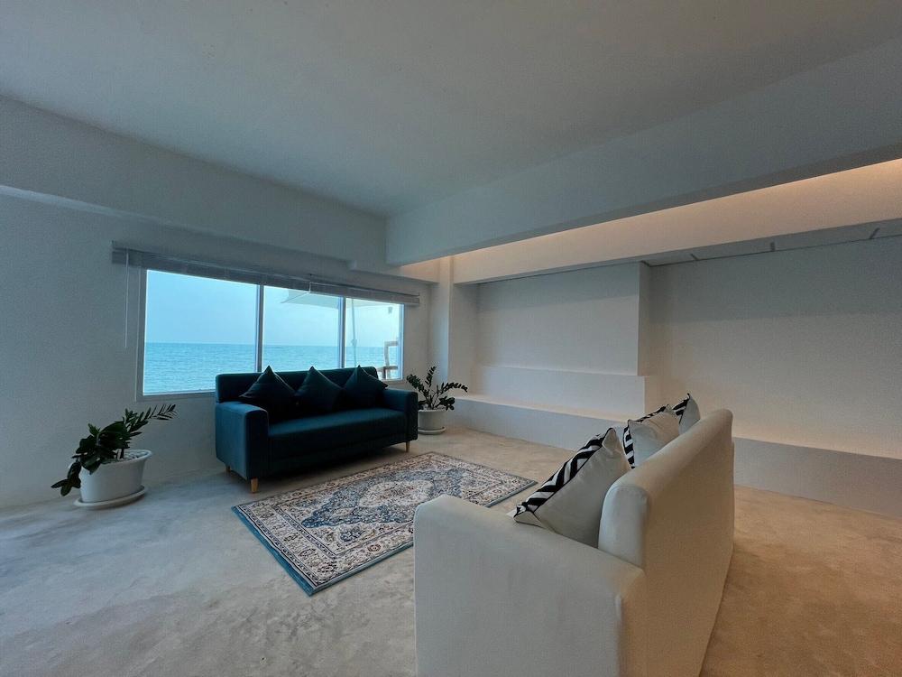 GAO Check In Phala Beachfront