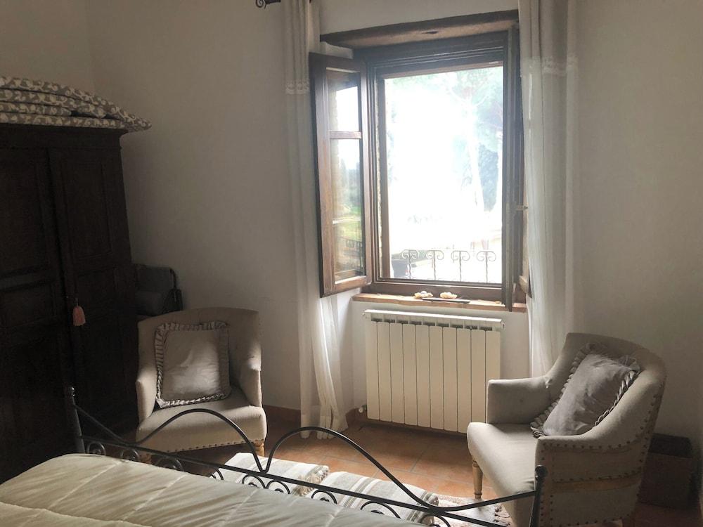 Tranquil Location With Views of Lake Trasimeno!