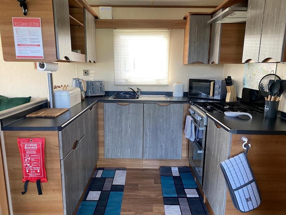 Lodge - Sleeps 6 - Parking - Garden