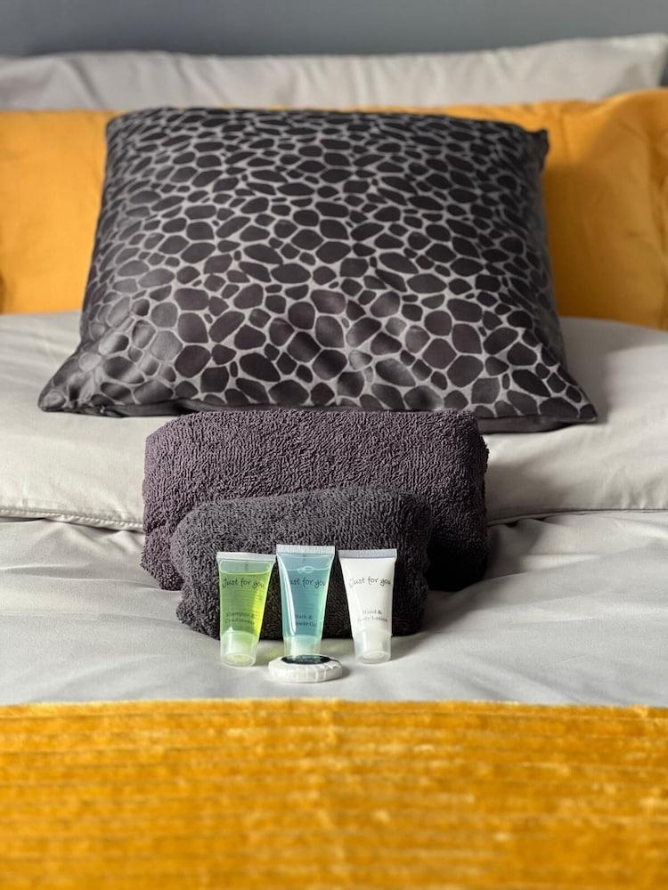 City Escape - Charming 2-bed House