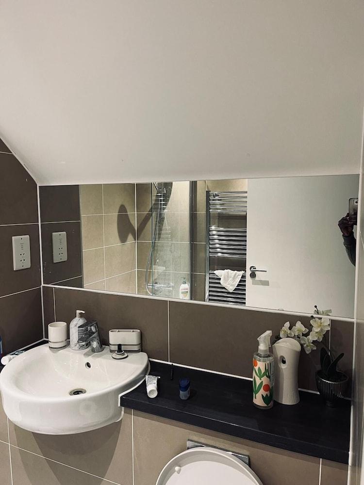 Immaculate 4-bed House in Chelmsford