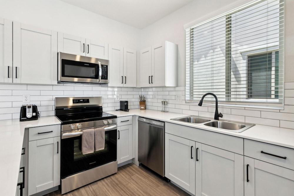 Luminous Sunrise Home with Pool and BBQ