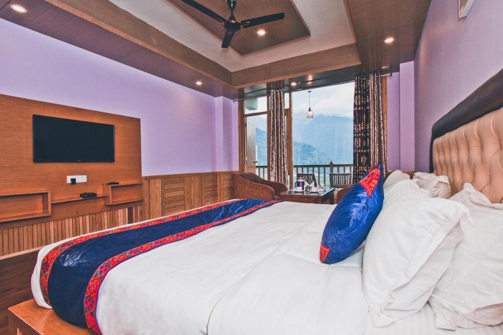 Goroomgo BD Resort Manali