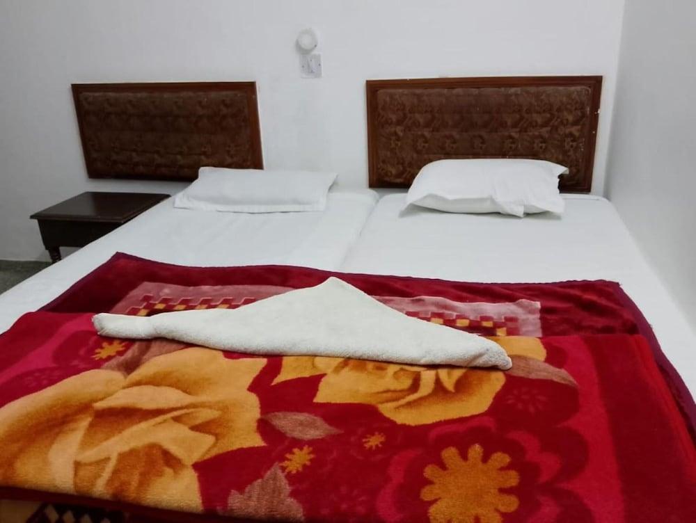 Goroomgo Casa Di William Khajuraho